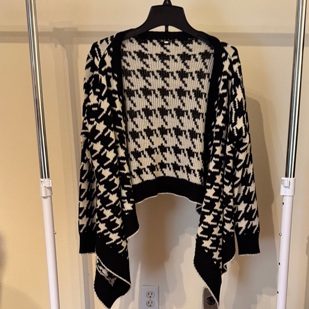Houndstooth Elegant Black and White Women's Cardigan PP117